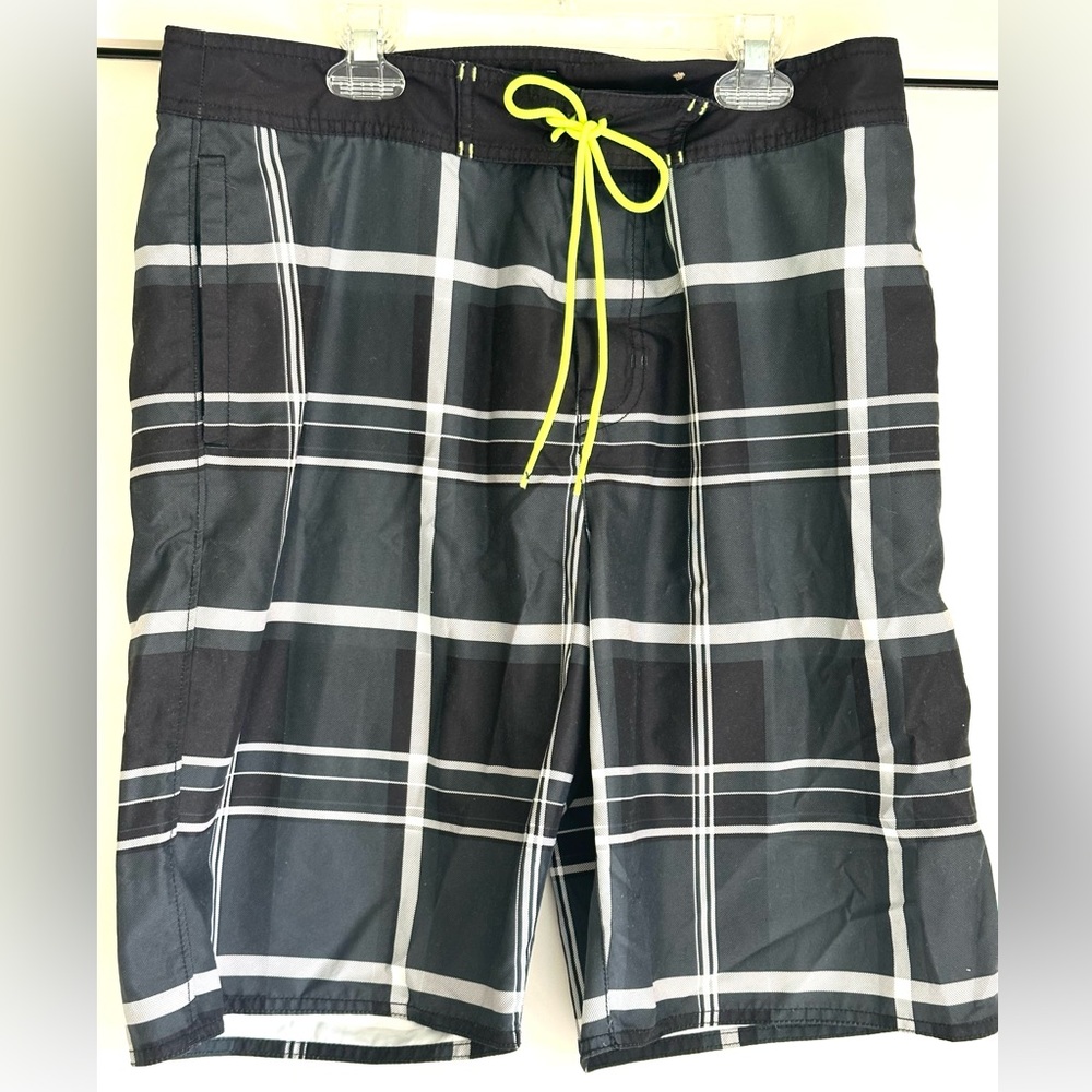 American Eagle Outfitters Black & White Board Shorts, NWOT,  Mens Medium